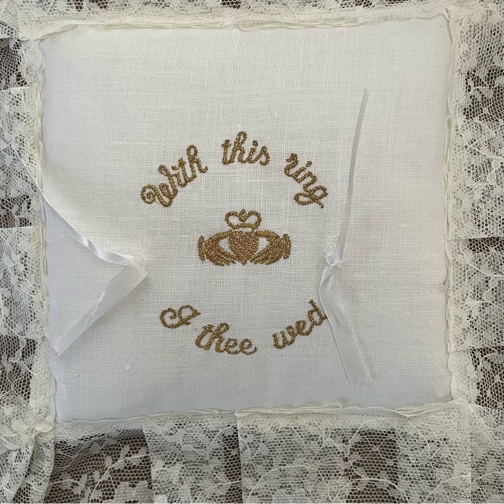 Irish Linen Claddagh Wedding Ring Bearer Pillow - Picture 2 of 4